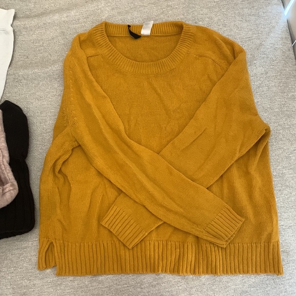 Sweaters - Picture 7 of 9